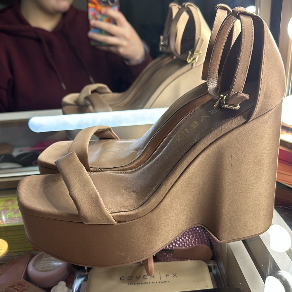 Carvela wedges size 40 EU or US 9 - Picture 3 of 5